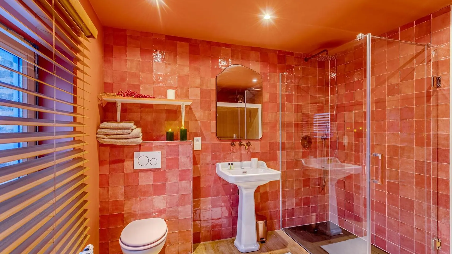 Romantic Escape And Wellness At Miss Tinguett In Bruges Homestay