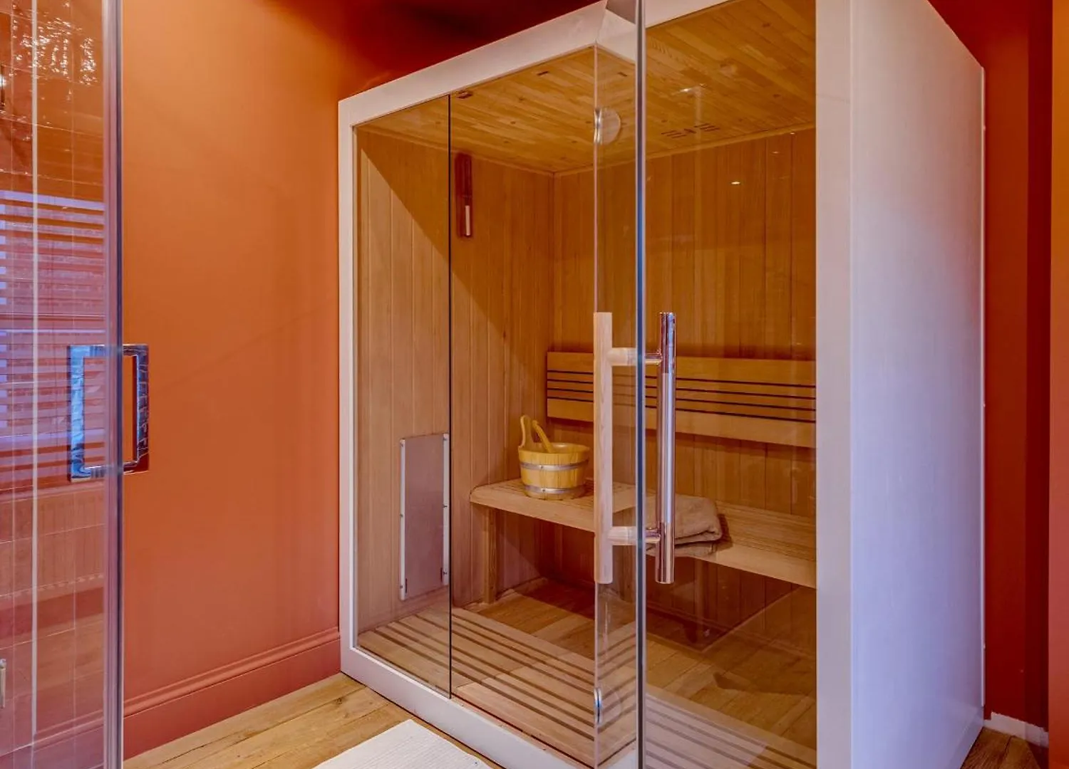 Romantic Escape And Wellness At Miss Tinguett In Bruges Homestay
