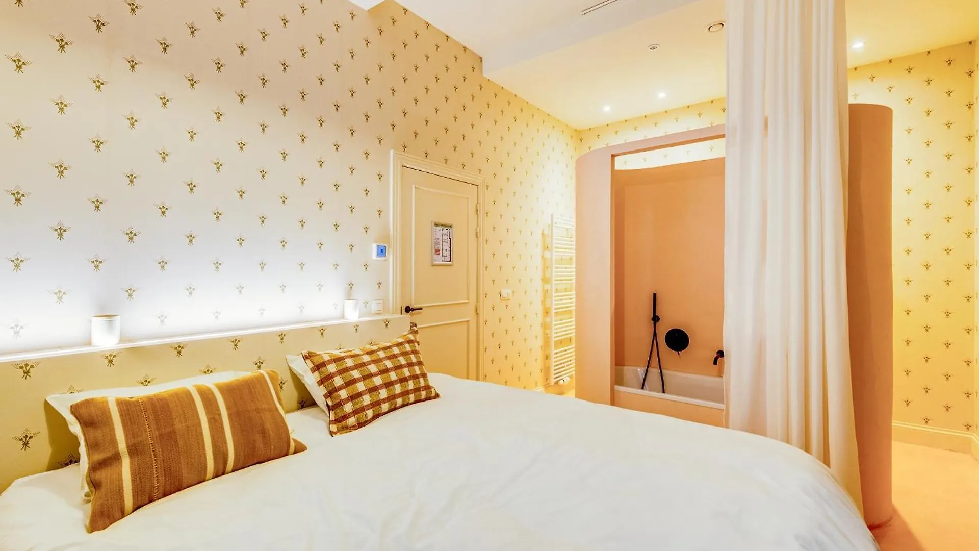 Romantic Escape And Wellness At Miss Tinguett In Bruges 0*,  Belgium