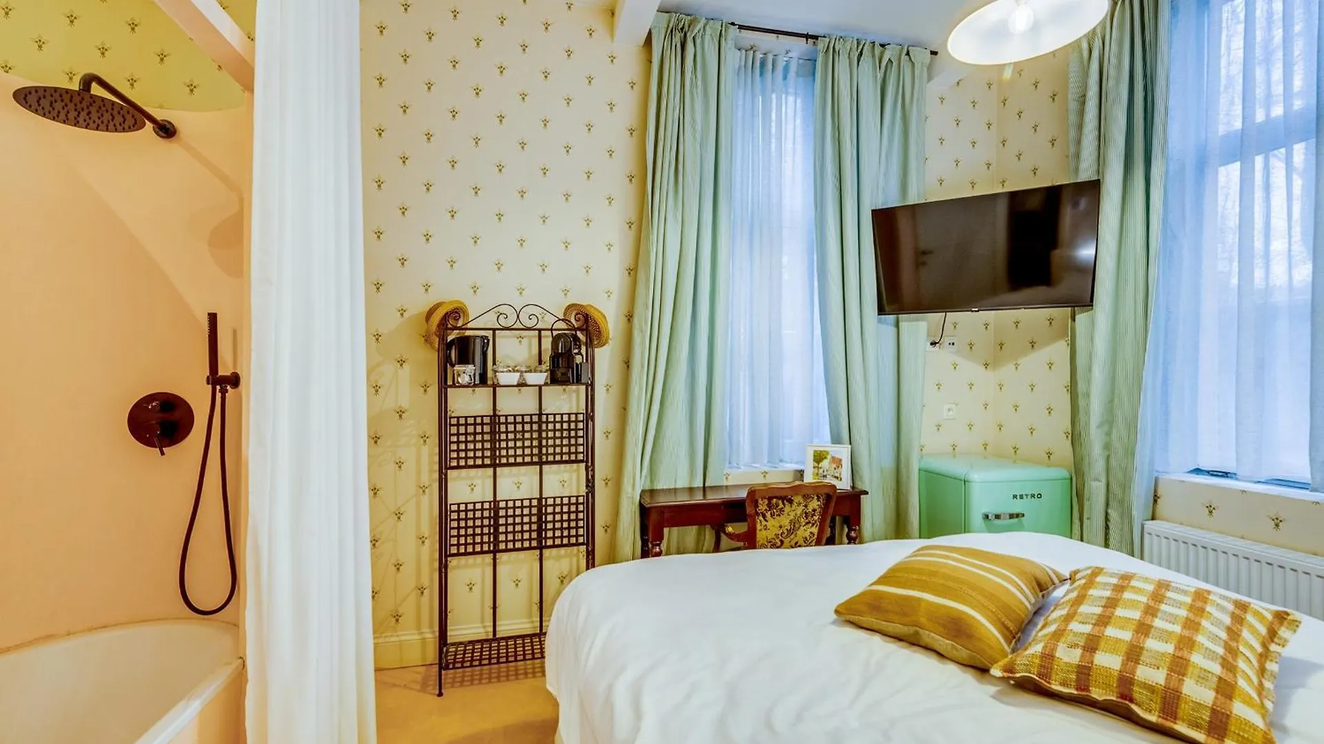 Homestay Romantic Escape And Wellness At Miss Tinguett In Bruges Belgium