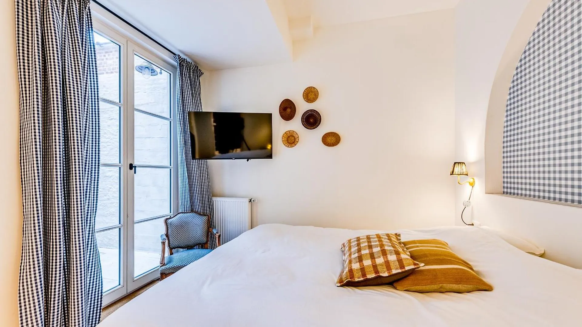Romantic Escape And Wellness At Miss Tinguett In Bruges Homestay